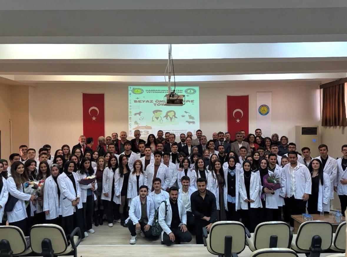 Fakültemizde 1. Sınıf Öğrencileri İçin Beyaz Önlük Giyme Töreni Düzenlendi